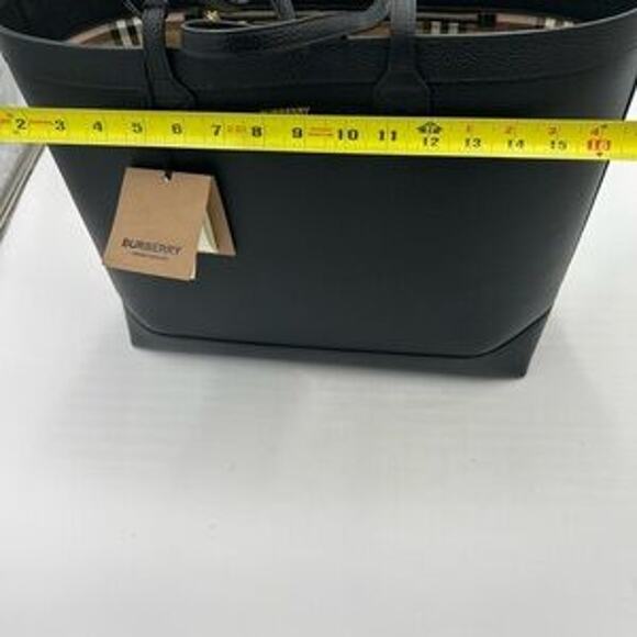 Women’s Burberry pebble grain, leather check lined , large shopping tote Italy - Picture 5 of 13